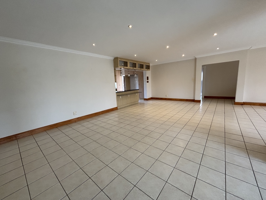 To Let 4 Bedroom Property for Rent in Summerstrand Eastern Cape